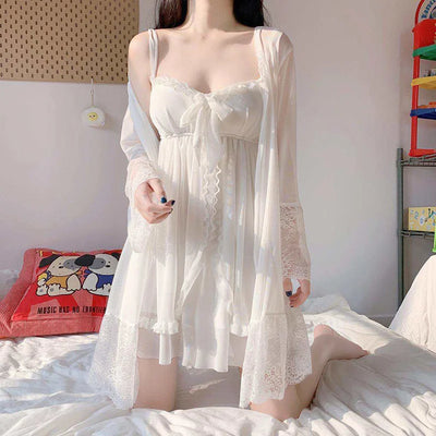 Sophia – Elegantes Weißes Nachtkleid mit Spitze und Schleife