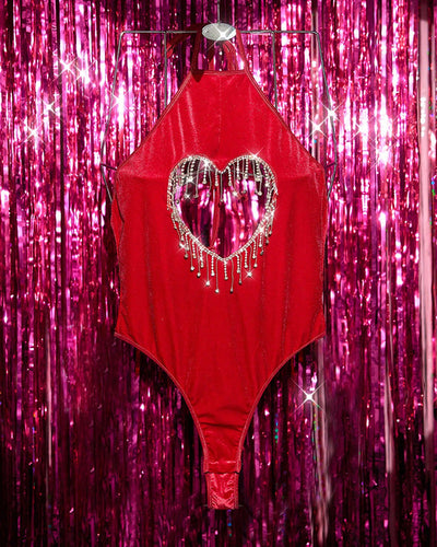 Samtiges Body mit Herz-Ausschnitt und Strassbesatz