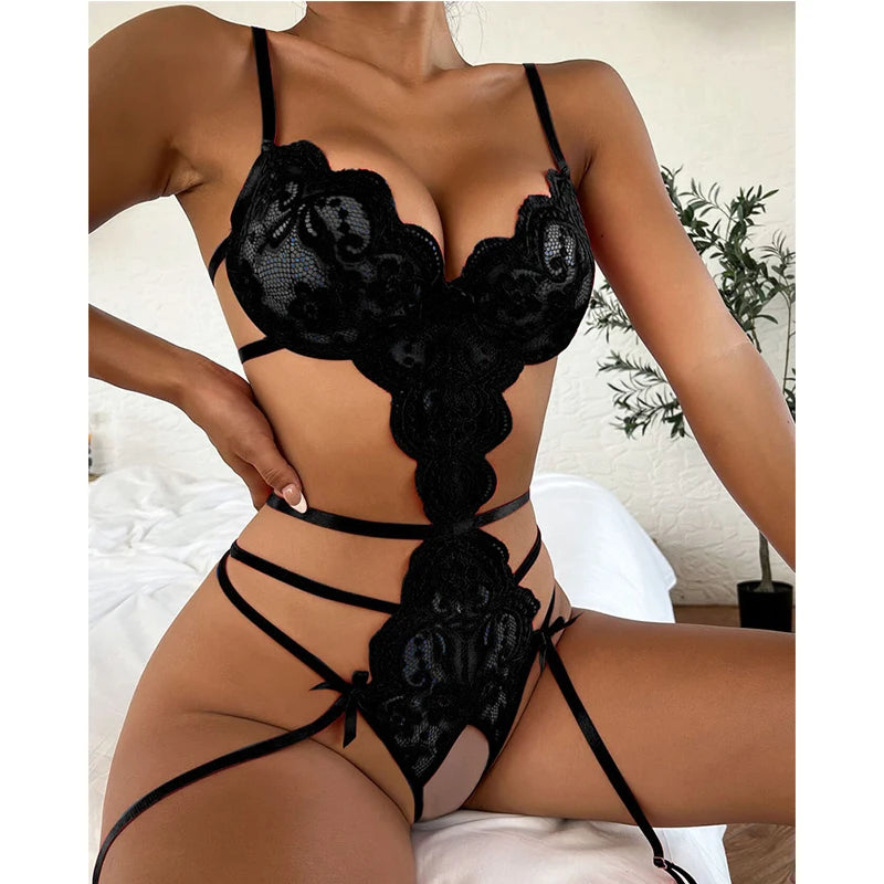 Celina - Verführerisches Spitzen-BH-Set mit Strumpfhalter