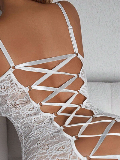 Lara - Sexy Kleid mit transparentem Rücken