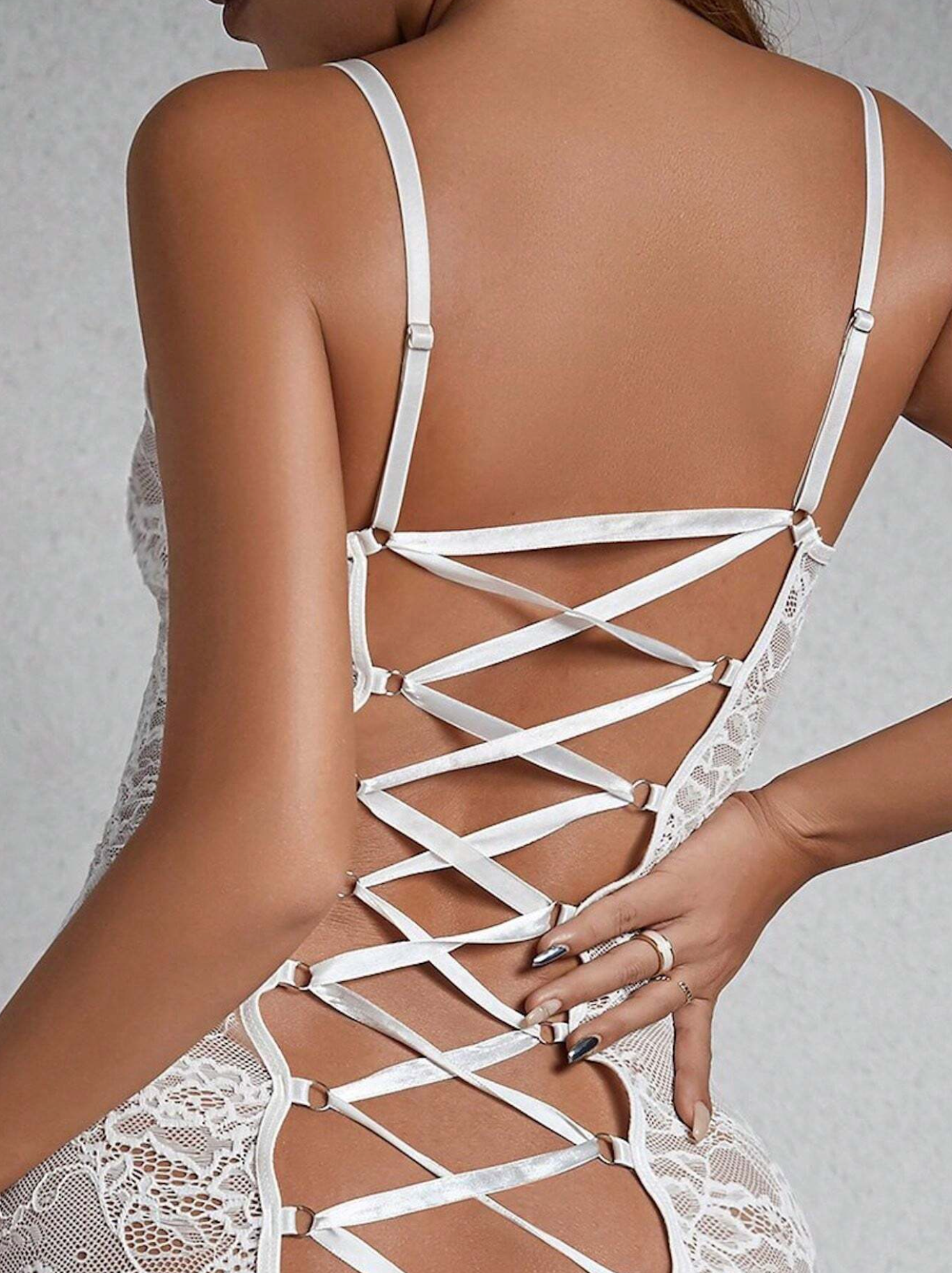 Lara - Sexy Kleid mit transparentem Rücken