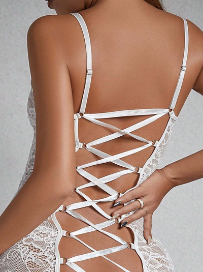 Lara - Sexy Kleid mit transparentem Rücken