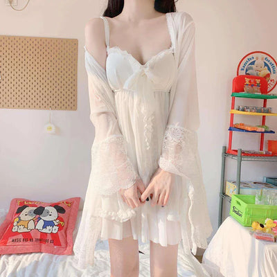 Sophia – Elegantes Weißes Nachtkleid mit Spitze und Schleife
